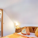 Edith Apartment